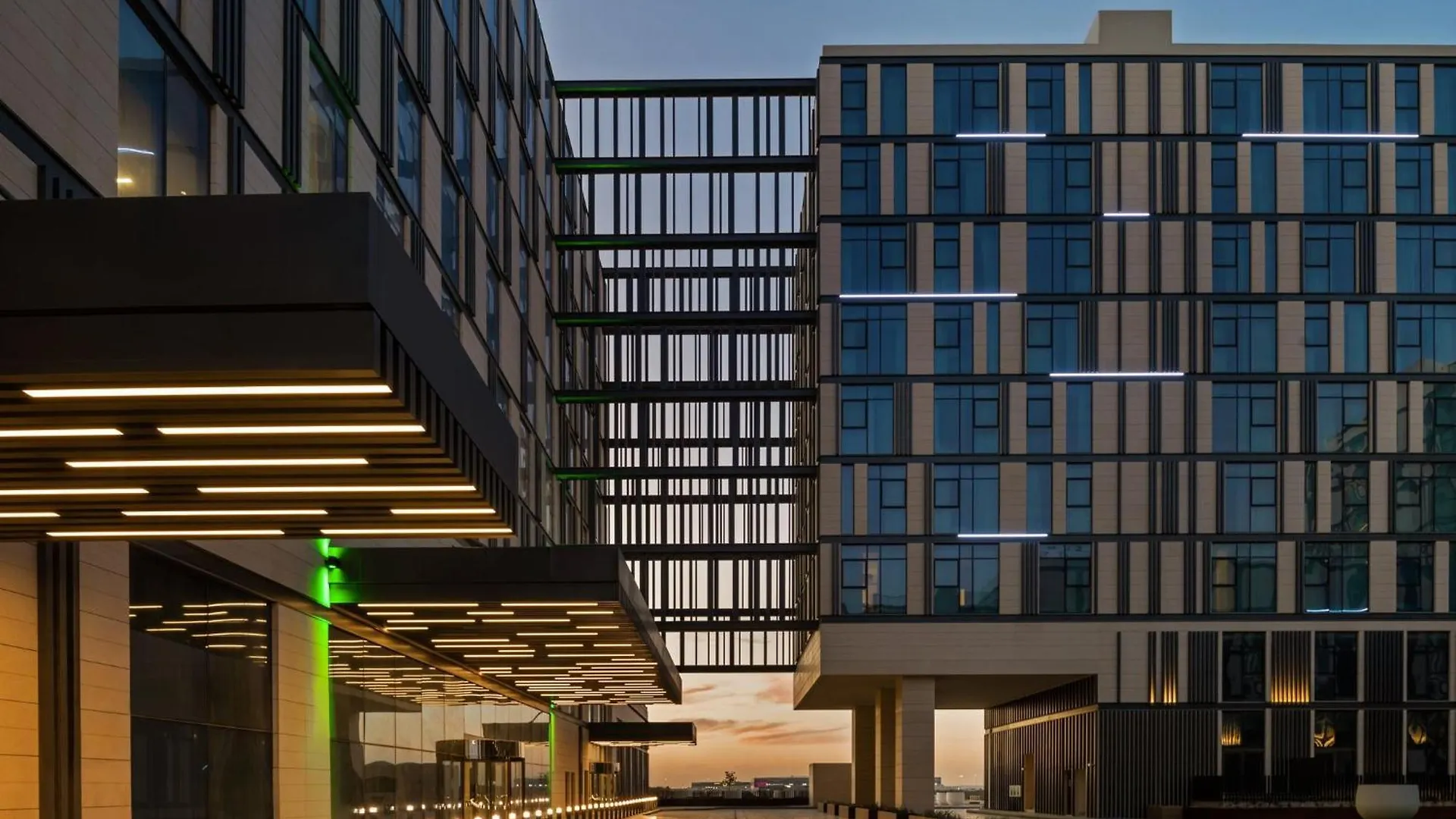 Holiday Inn Dubai Al-Maktoum Airport By Ihg Zjednoczone Emiraty Arabskie